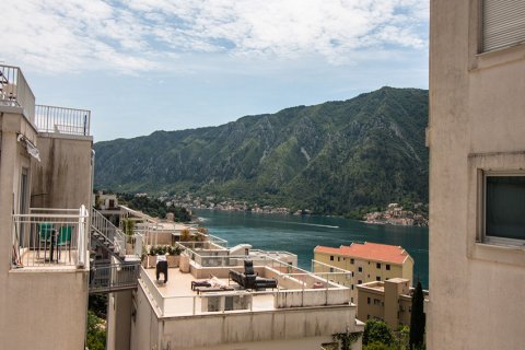 2 dormitorios Apartment en Kotor, Montenegro No. 66745 1