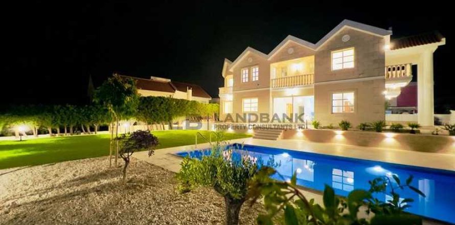 5 bedrooms Villa in Palodeia, Cyprus No. 63217