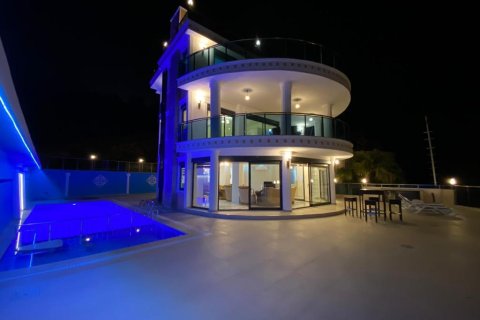 5+1 Villa à Kestel, Turkey No. 12641 14