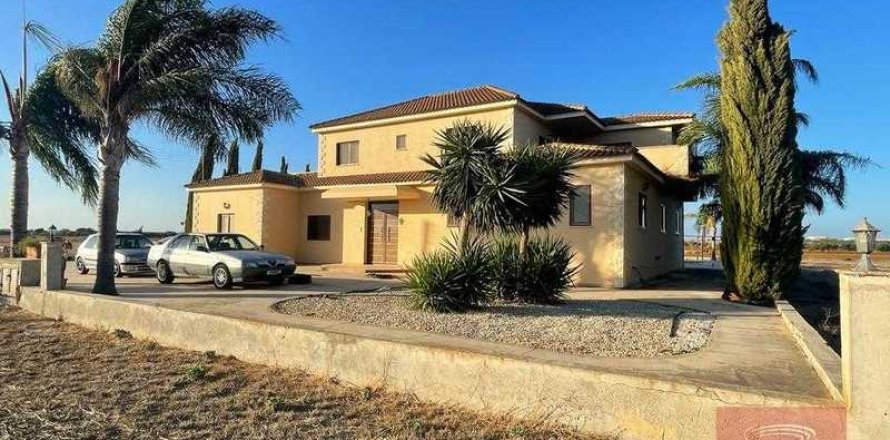 5 bedrooms Villa in Liopetri, Cyprus No. 28763