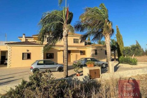 5 bedrooms Villa in Liopetri, Cyprus No. 28763 3