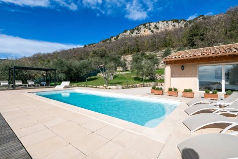 5 bedrooms Villa in Chateauneuf-Grasse, France No. 67245 8