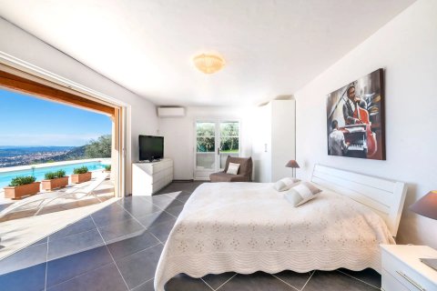 5 bedrooms Villa in Chateauneuf-Grasse, France No. 67245 17