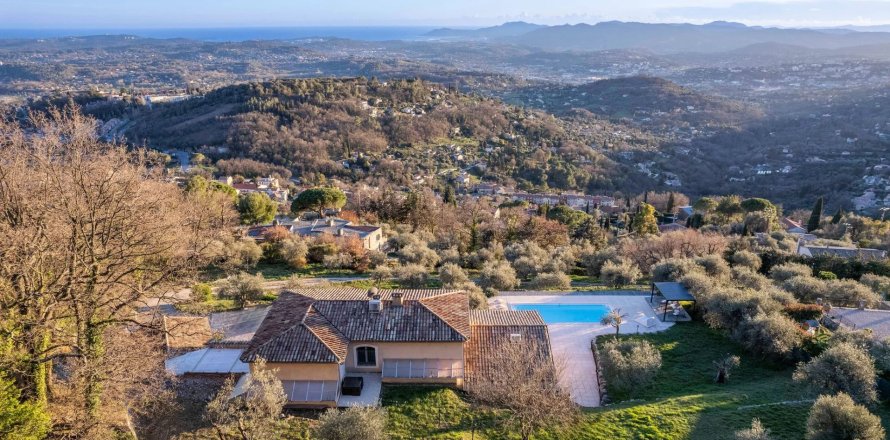 5 bedrooms Villa in Chateauneuf-Grasse, France No. 67245