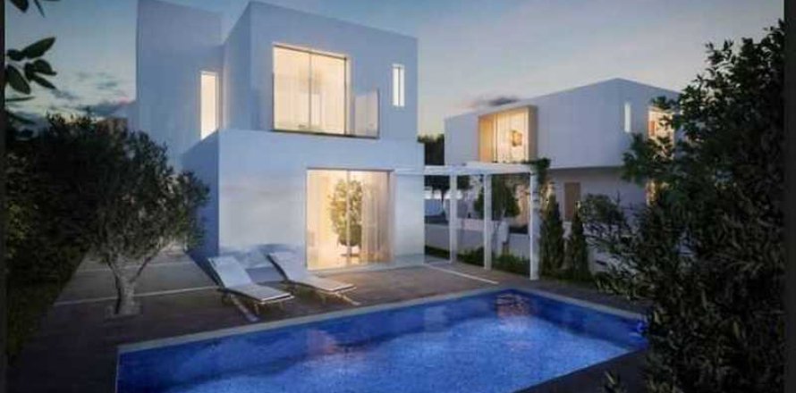 4 bedrooms Villa in Chloraka, Cyprus No. 31913