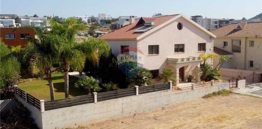 4 chambres House à Agios Athanasios, Cyprus No. 31915