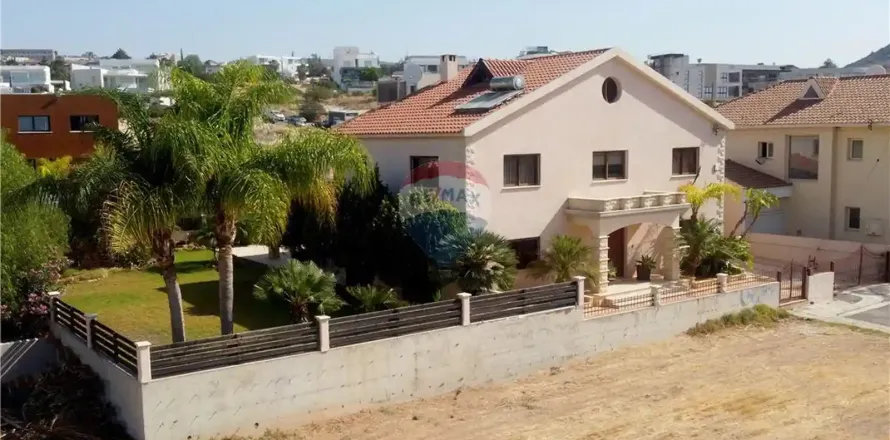 4 bedrooms House in Agios Athanasios, Cyprus No. 31915