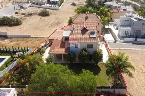 4 bedrooms House in Agios Athanasios, Cyprus No. 31915 2