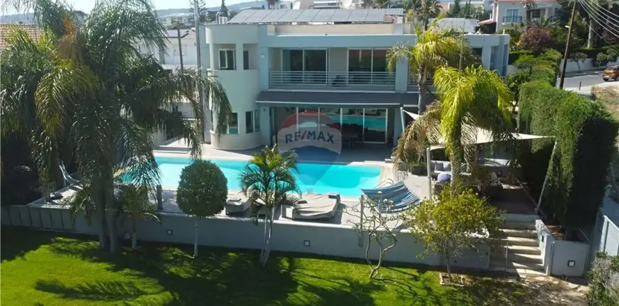 5 bedrooms Villa in Limassol, Cyprus No. 31914