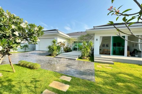 4 bedrooms Villa in Hua Hin, Thailand No. 1824 2