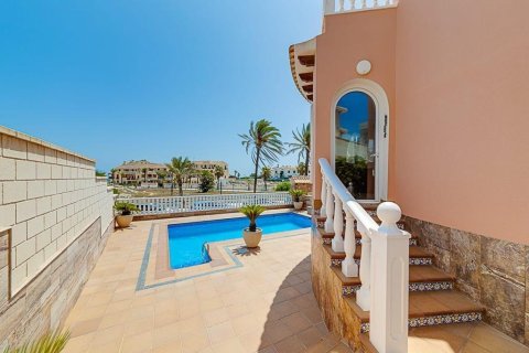 5 dormitorios Villa en La Zenia, Spain No. 27663 9