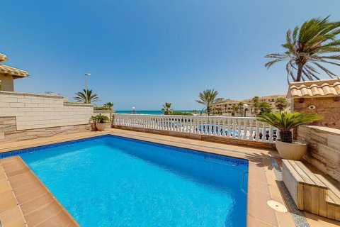 5 dormitorios Villa en La Zenia, Spain No. 27663 7