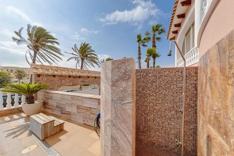 5 dormitorios Villa en La Zenia, Spain No. 27663 10