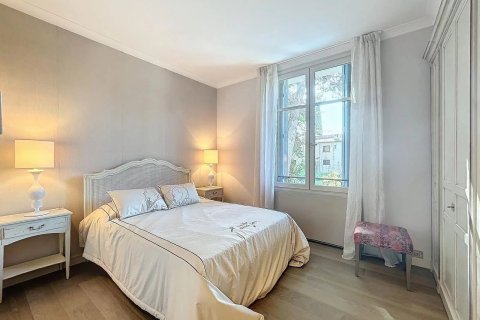 3 dormitorios Apartment en Antibes, France No. 75775 6