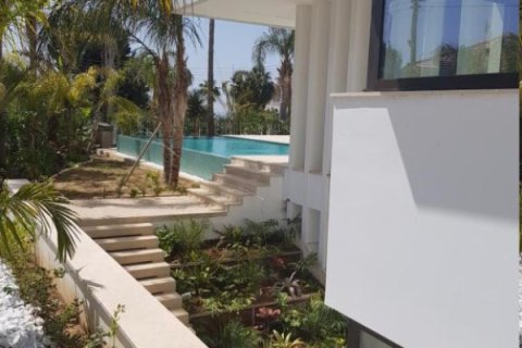 5 bedrooms Villa in Limassol, Cyprus No. 51538 14