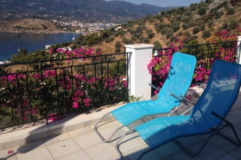 4 bedrooms Villa in Poros, Greece No. 56475 2