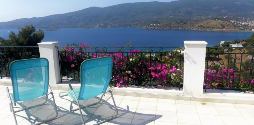 4 bedrooms Villa in Poros, Greece No. 56475