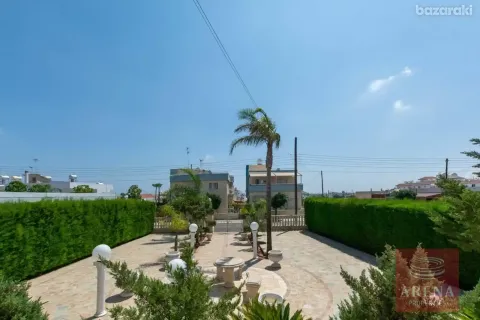 4 bedrooms Villa in Paralimni, Cyprus No. 63103 5