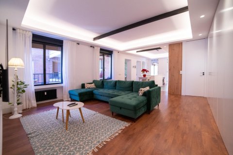Квартира с 4 спальнями в Мадрид, Испания №85139 1