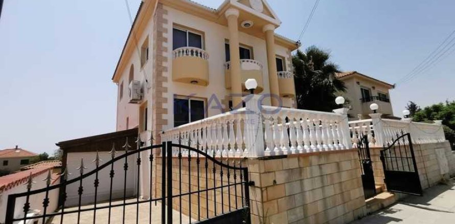 4 dormitorios House en Agios Athanasios, Cyprus No. 65522