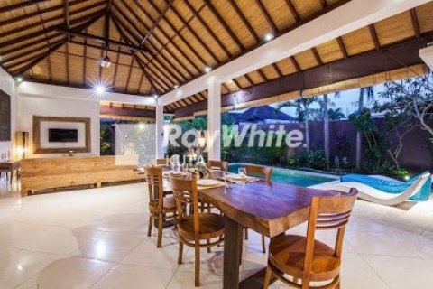 3 bedrooms Villa in Canggu, Indonesia No. 23493 4