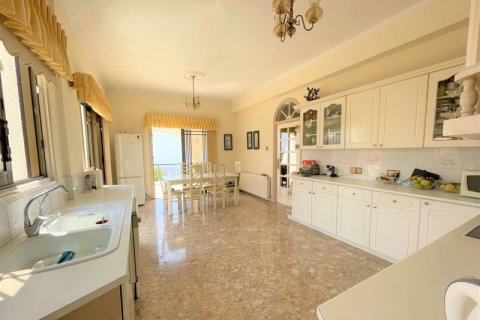 5 bedrooms Villa in Tala, Cyprus No. 37002 4