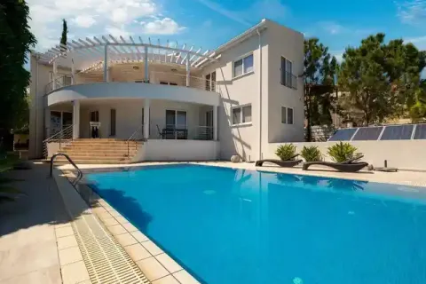 4 bedrooms Villa in Pegeia, Cyprus No. 45515 1