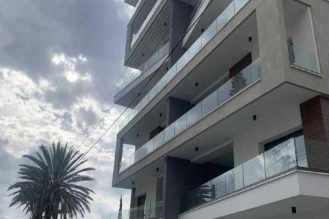 3 bedrooms Apartment in Limassol, Cyprus No. 33304 2