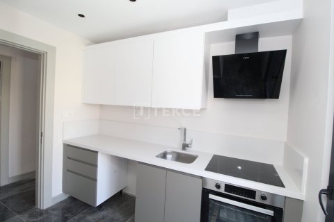 2+1 Apartment in Istanbul, Turkey No. 13391 7