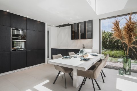 5 chambres Villa à El Paraiso, Spain No. 90640 13