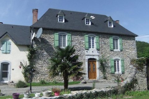 4 bedrooms Villa in Mazouau, France No. 69491 4