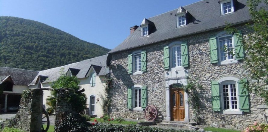 4 bedrooms Villa in Mazouau, France No. 69491