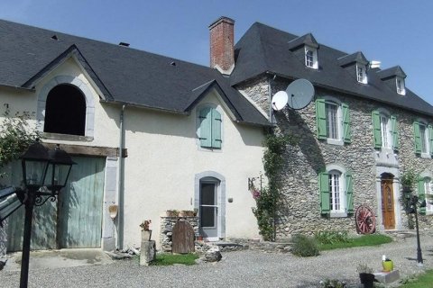 4 bedrooms Villa in Mazouau, France No. 69491 2