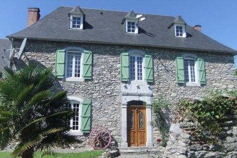 4 bedrooms Villa in Mazouau, France No. 69491 3