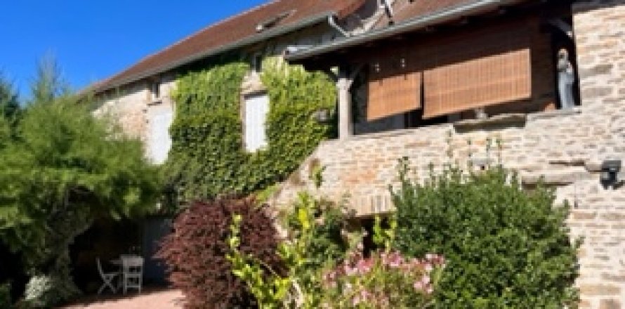 3 bedrooms House in Saint-Clement-sur-Guye, France No. 69485