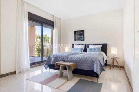 4 bedrooms Villa in Estepona, Spain No. 61119 17