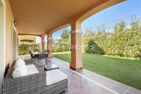 4 bedrooms Villa in Estepona, Spain No. 61119 8