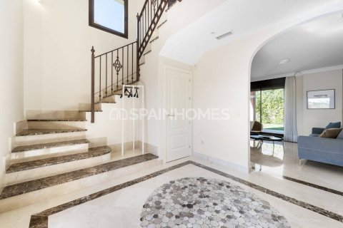 4 bedrooms Villa in Estepona, Spain No. 61119 11