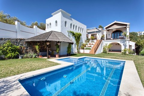 4 bedrooms House in Benahavis, Spain No. 25236 2