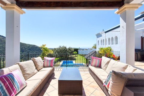 4 bedrooms House in Benahavis, Spain No. 25236 10