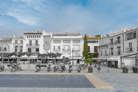 10 dormitorios Commercial property en Cadaqués, Spain No. 25315 5