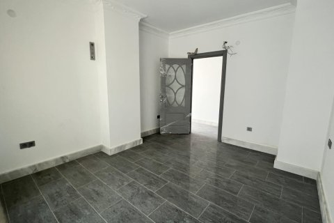 2+1 Apartment in Mahmutlar, Turkey No. 12262 4