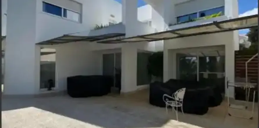 3 bedrooms House in Enkomi, Cyprus No. 31908