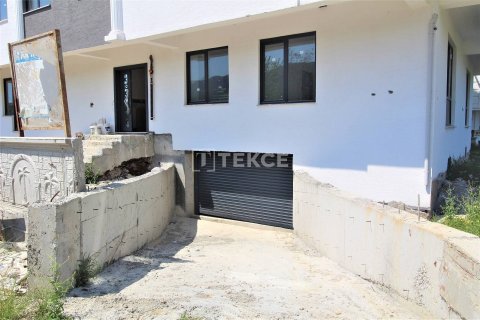 3+1 Apartment en Cinarcik, Turkey No. 12514 16