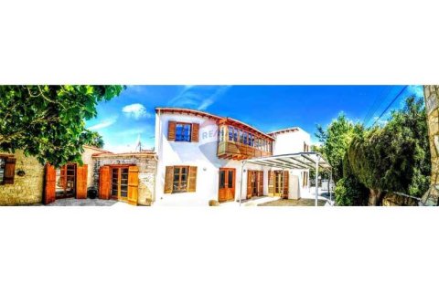 6 bedrooms Villa in Limassol, Cyprus No. 31030 1