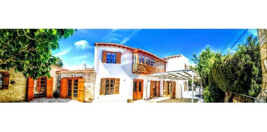 6 bedrooms Villa in Limassol, Cyprus No. 31030