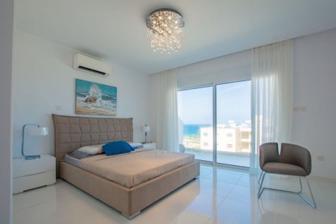 3 bedrooms Apartment in Famagusta, Cyprus No. 36573 16