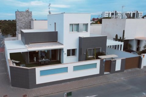 3 dormitorios Villa en Mil Palmeras, Spain No. 26988 1