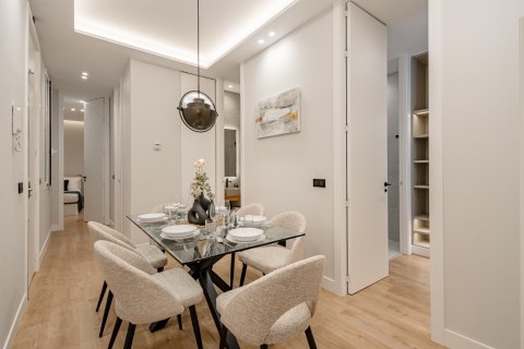 3 dormitorios Apartment en Madrid, Spain No. 26918 3