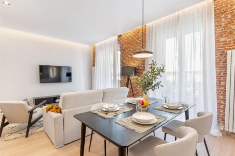 3 bedrooms Apartment in Madrid, Spain No. 26917 1